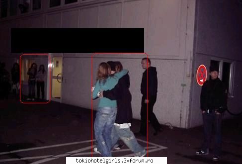 aici punetzi poze cu cei de la tokio hotel suprinshi de camerele foto cand se intalneau cu fane cei